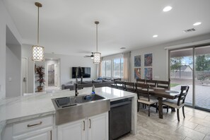 Interior - Westgate Retreat, Family & Pet-Friendly 4BR Home (Glendale)