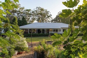 Unclassified image, 3 of 31, button