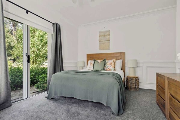 Unclassified image, 1 of 31, button