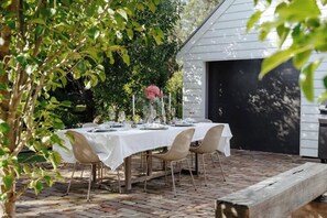 Outdoor dining - 'Ksara' - 4-Bedroom Garden Retreat Near Berry (Berry)