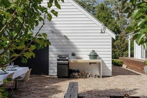 Unclassified image, 2 of 31, button