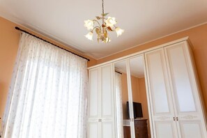 Interior - Large Apartment with Sea View and Parking in the center of Acireale. (Acireale)