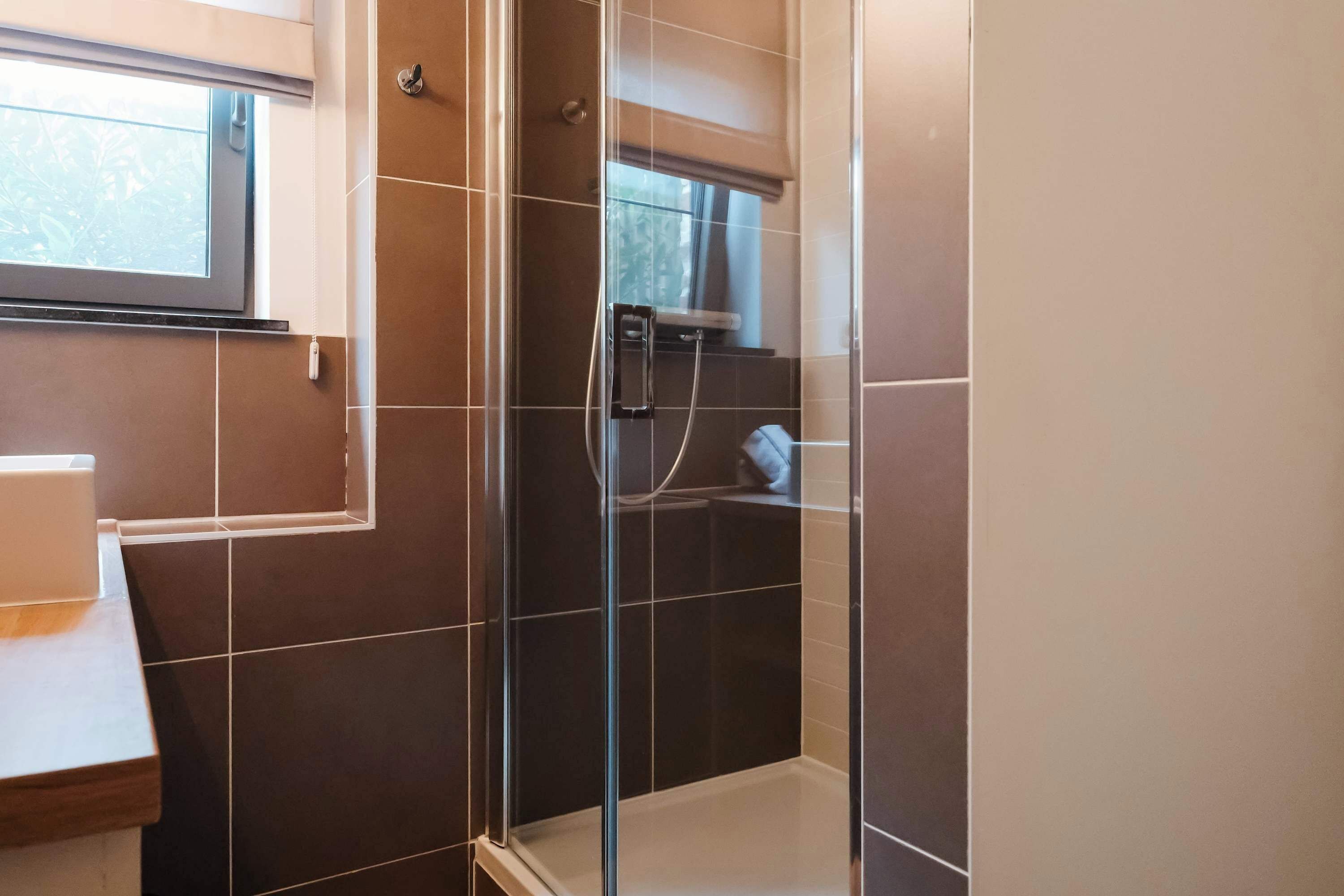 Shower, hair dryer, towels, shampoo