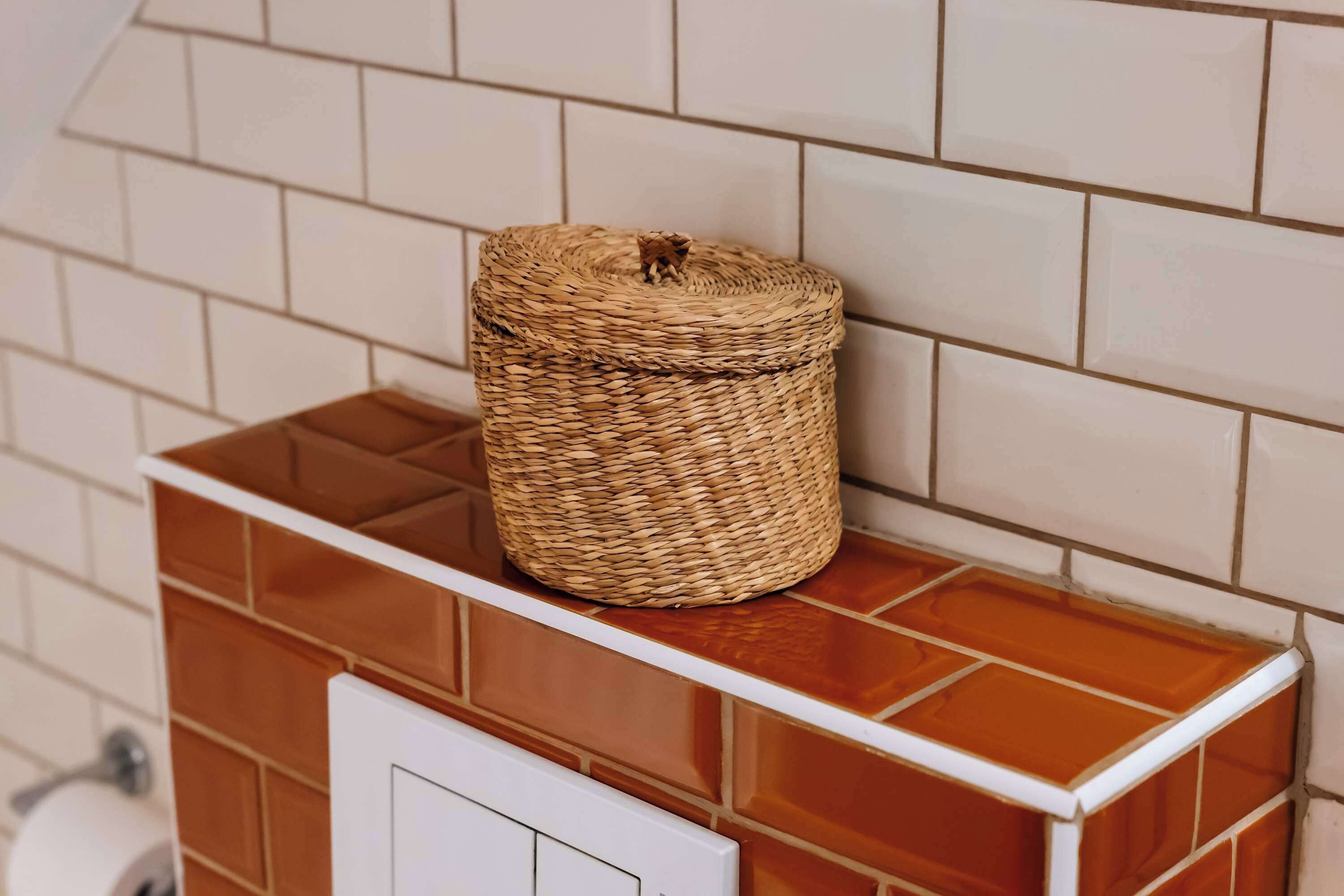 A kitchen with a woven basket on a countertop.