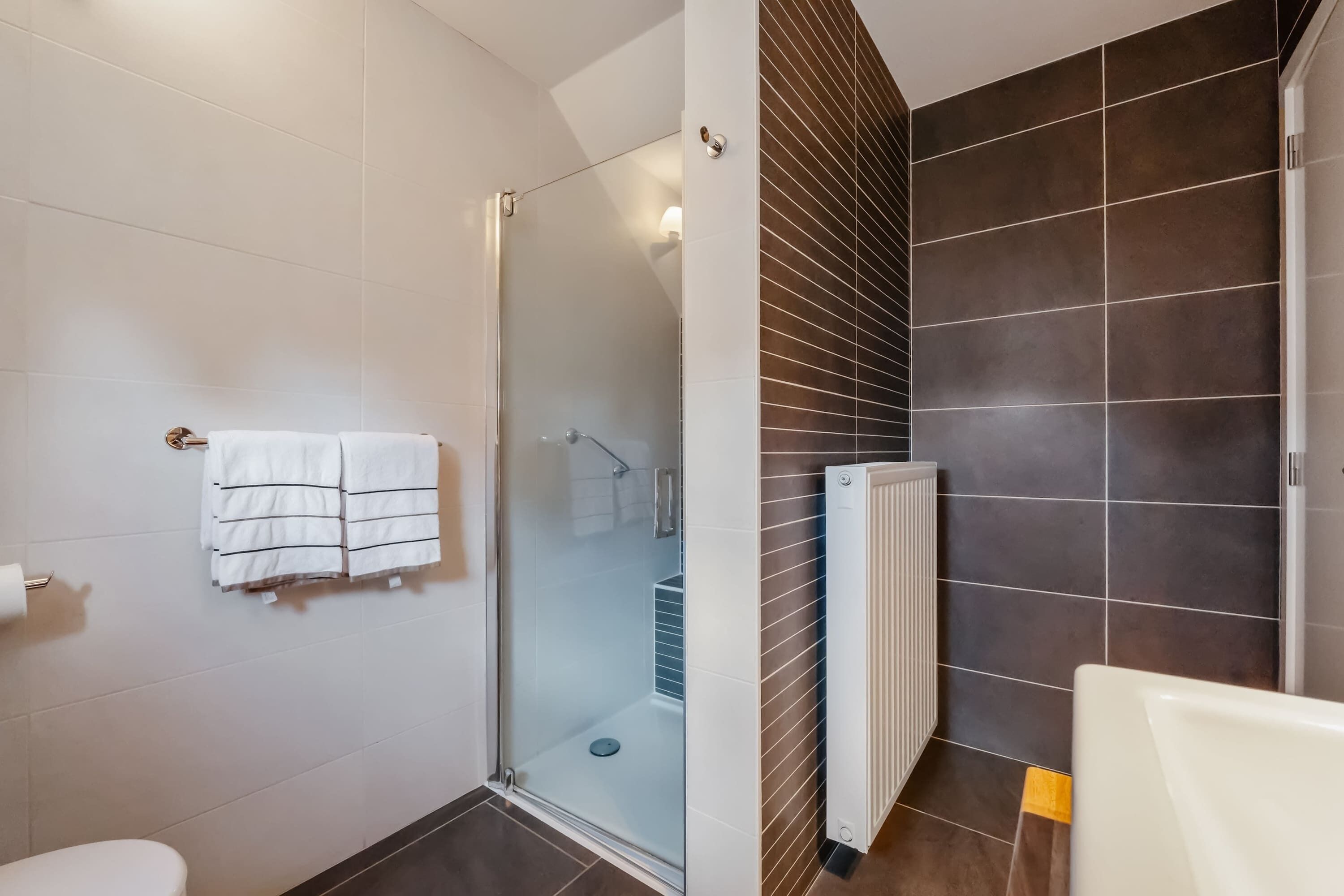 Shower, hair dryer, towels, shampoo