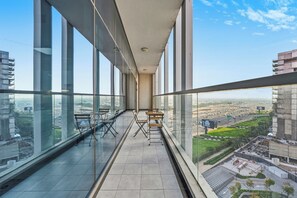 Interior - Modern 2BR in Prime Location-Pool, Gym & Premium Amenities (Dubai)