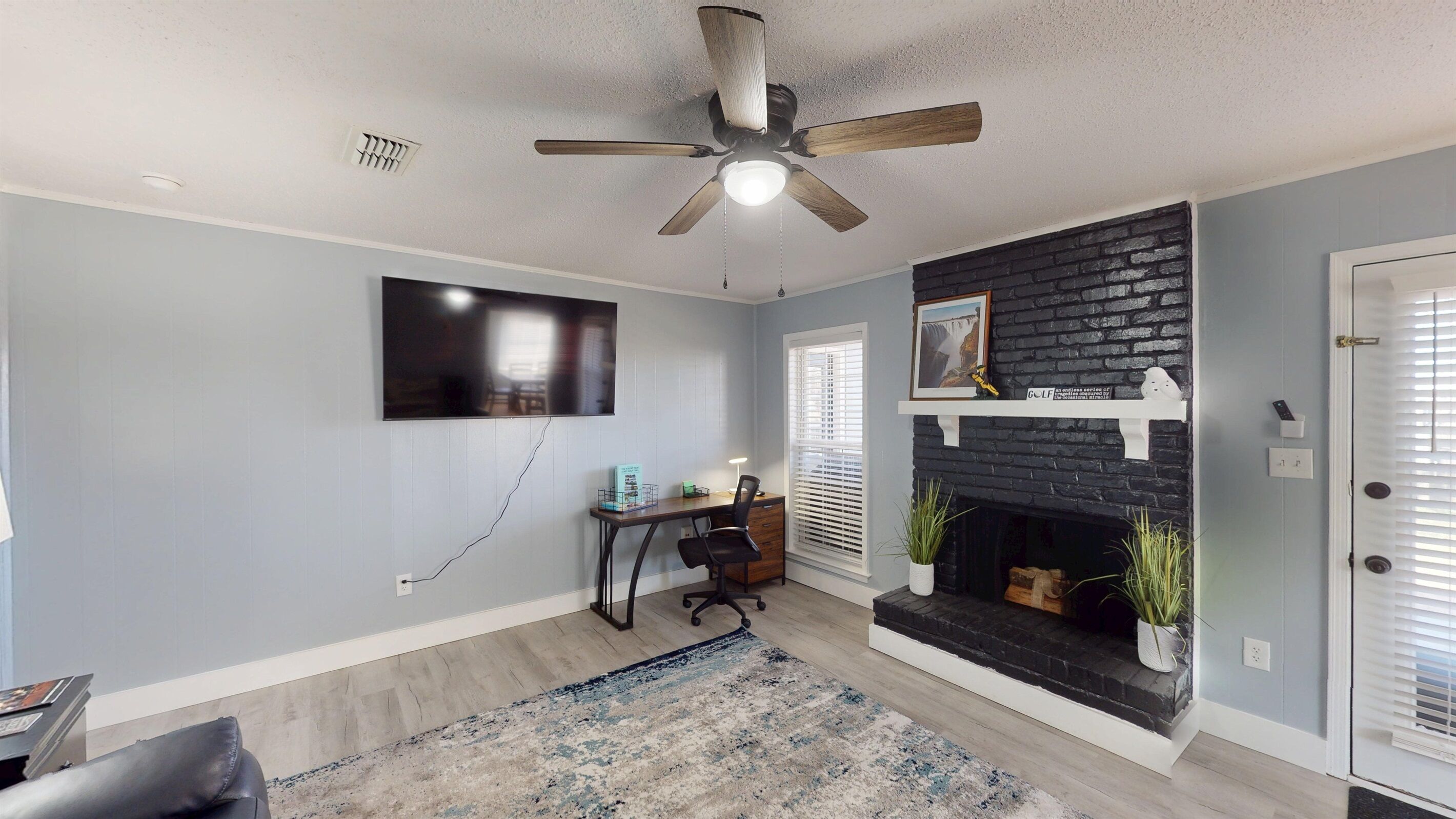 Smart TV, table tennis