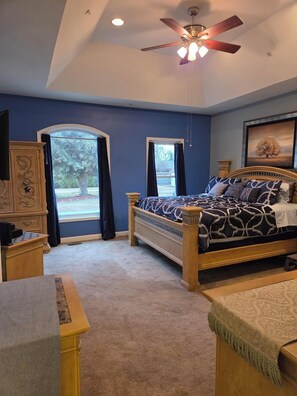 4 bedrooms, iron/ironing board, free WiFi, bed sheets