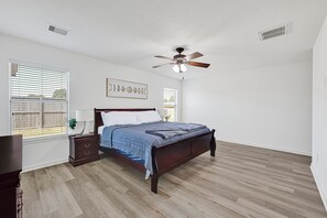 4 chambres, fer et planche à repasser, Wi-Fi, draps fournis