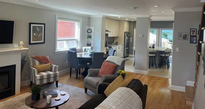Lovely home, perfectly situated, fifteen minutes to World Cup Venue, BMO Field!