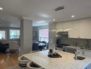 Private kitchen - Lovely home, perfectly situated, fifteen minutes to World Cup Venue, BMO Field! (Toronto)