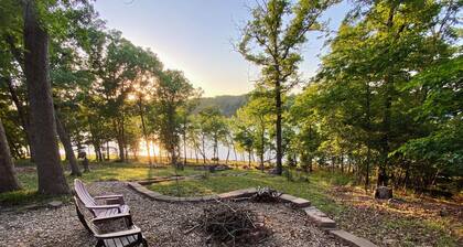 TABLE ROCK LAKE • RARE Walk-In Lake Access • Swim/Fish From Shore • 3 FULL BATHS