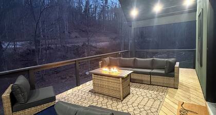 Sandstone Lodge of Hollerwood, Red River Gorge, Ky