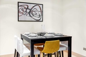 Apartment - Stayshort - 2 Bedroom in Oldtown Sleeps 4 Close to Burj Khalifa (Dubai)
