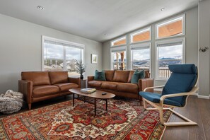 Smart TV, video games, table football, books - Brand New Cozy Mountain Retreat | Panoramic Views (Tabernash)