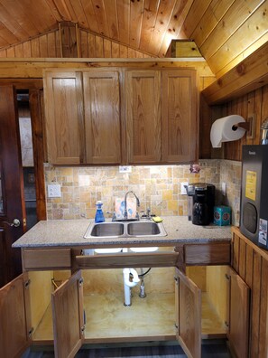 Unclassified image, 5 of 14, button - The Freckled Cabin & Outdoor Shower,  Wooded, Private, minutes to Base & Beaches (Sneads Ferry)