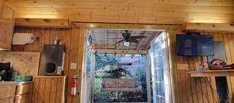 The Freckled Cabin & Outdoor Shower,  Wooded, Private, minutes to Base & Beaches