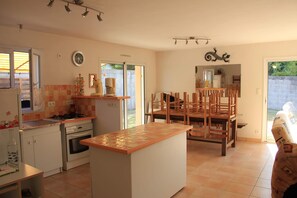 Private kitchen - Vacation home in Saint hilaire de riez, Vendée (Saint-Hilaire-de-Riez)
