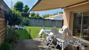 Outdoor dining - Vacation home in Saint hilaire de riez, Vendée (Saint-Hilaire-de-Riez)