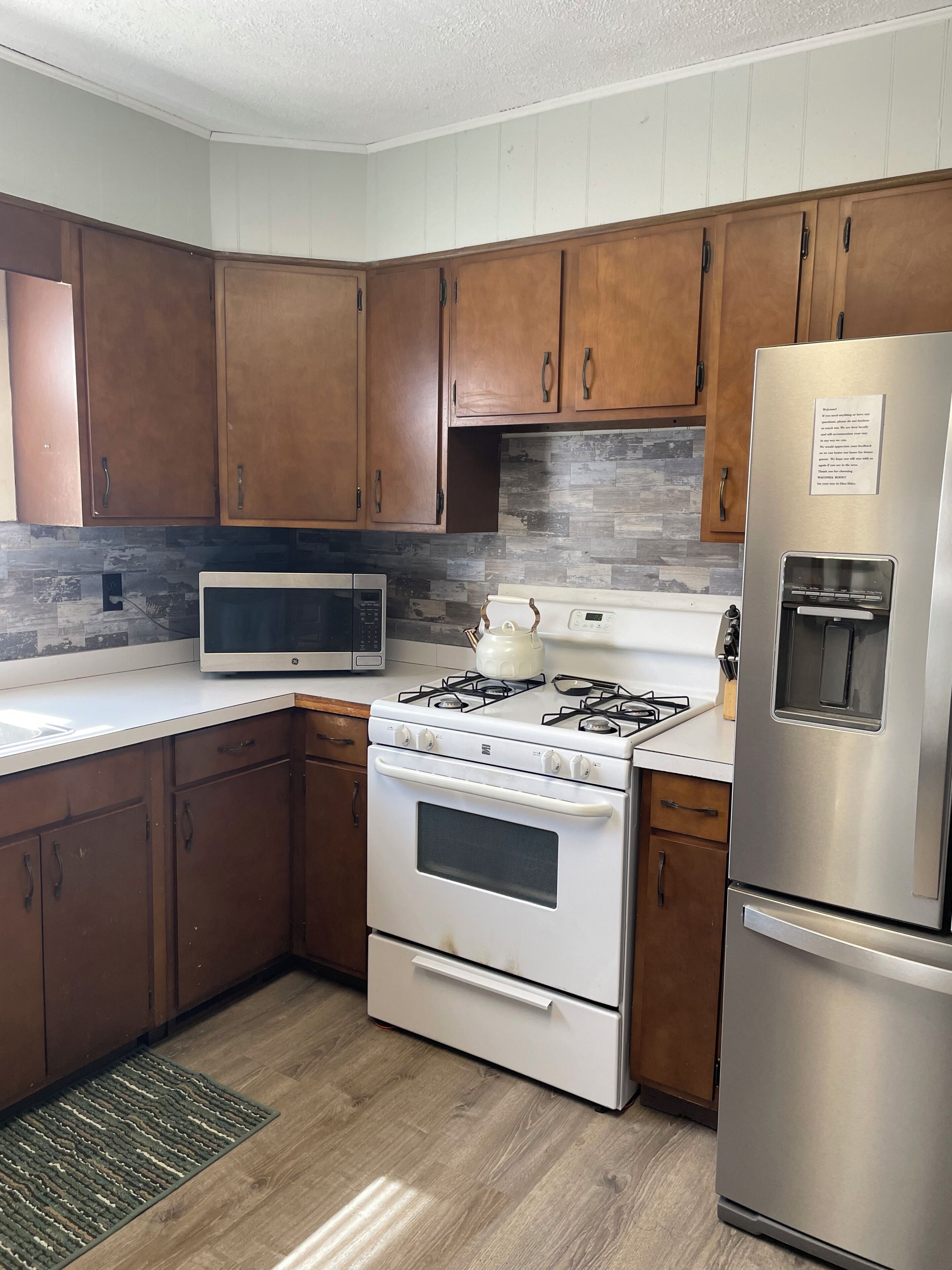 Køleskab, mikrobølgeovn, ovn, kogeplade