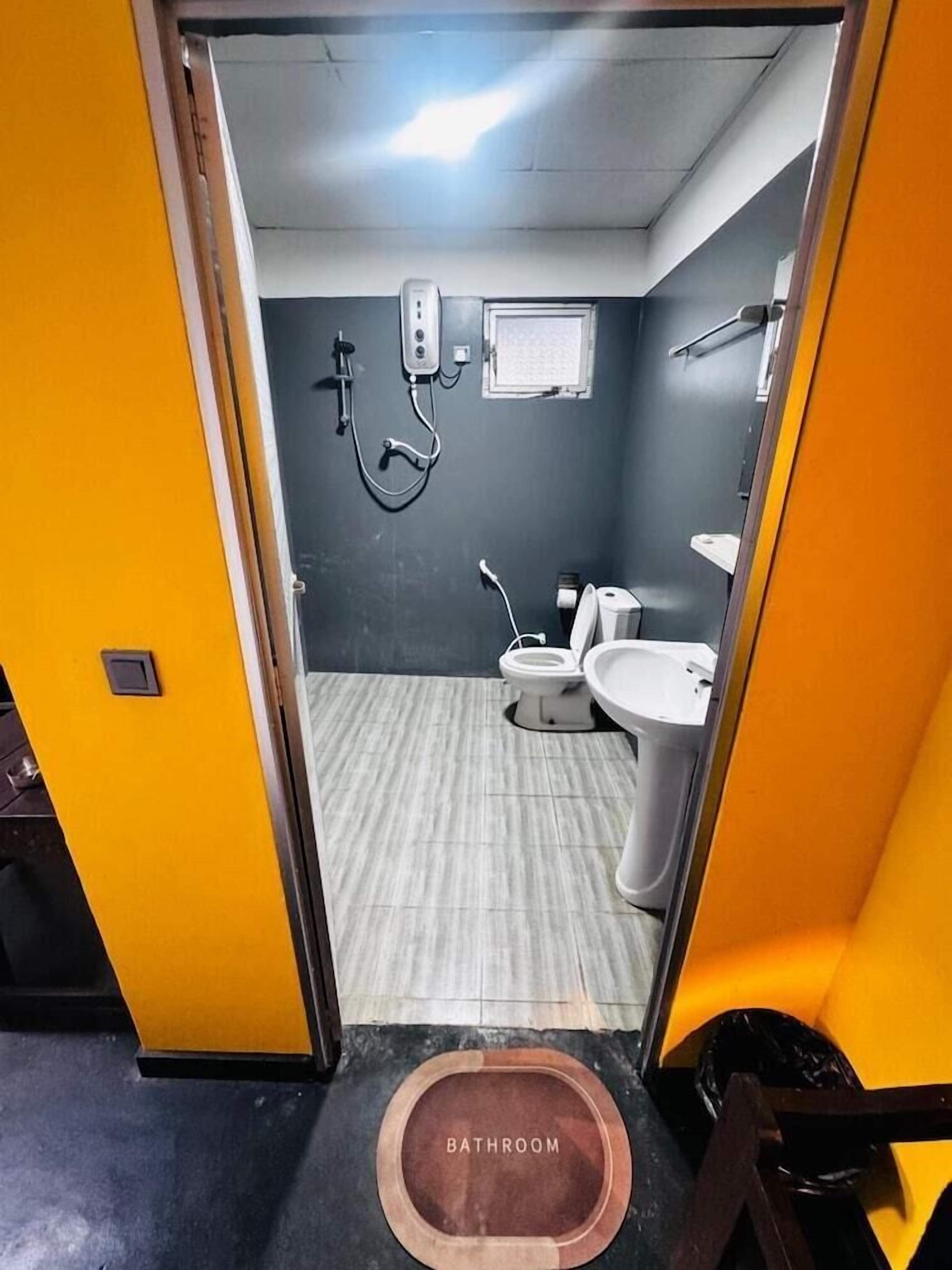 A bathroom with a toilet, bidet, and sink.