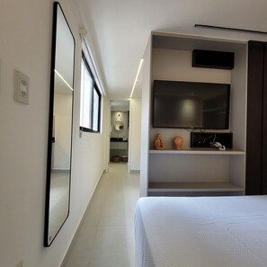 Desk, laptop workspace, blackout curtains, iron/ironing board - Flat Cabo Branco Aurea 50m do mar 311 (João Pessoa)