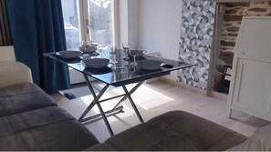 Unclassified image, 2 of 24, button