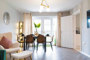 House, 3 Bedrooms | Dining - Luxe 3BR - 8 Min to Town Centre - Bradgate Park & Leicester - Parking - Garden (Loughborough)