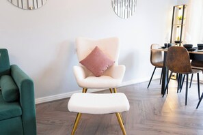 House, 3 Bedrooms | Interior - Luxe 3BR - 8 Min to Town Centre - Bradgate Park & Leicester - Parking - Garden (Loughborough)