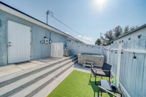 Unclassified image, 4 of 13, button - Hidden Gem New - Cozy Apt/W Jacuzzi - Private Entry. (Cape Coral)