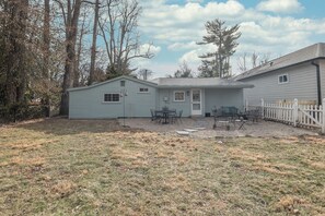 Unclassified image, 4 of 22, button - Riverbend Retreat Vintage charm close to Downtown (Indianapolis)