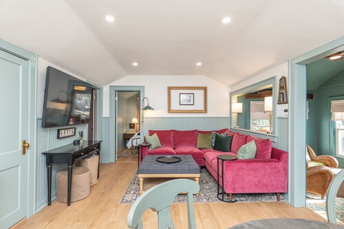 Riverbend Retreat Vintage charm close to Downtown