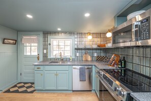 Unclassified image, 2 of 22, button - Riverbend Retreat Vintage charm close to Downtown (Indianapolis)