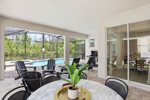 Outdoor dining - Luxury Single Home with Pool Retreat SO8949 (Kissimmee)