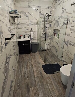Shower, hair dryer, towels, soap - Sea Breeze Escape. Perfect spot for family fun by the sea!
Pack your flip-flops! (Sosúa)