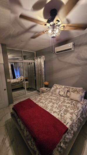 1 bedroom, WiFi, bed sheets - Sea Breeze Escape. Perfect spot for family fun by the sea!
Pack your flip-flops! (Sosúa)
