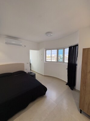 1 bedroom, WiFi - New Modern Studio Near Beach & Tel Aviv | West Rishon LeZion (Rishon LeZion)