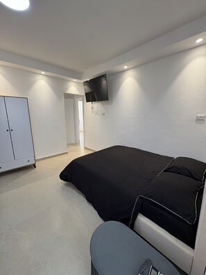 1 bedroom, WiFi - New Modern Studio Near Beach & Tel Aviv | West Rishon LeZion (Rishon LeZion)