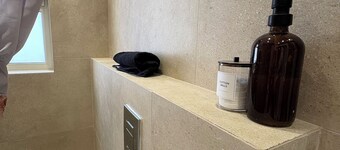 New Modern Studio Near Beach & Tel Aviv | West Rishon LeZion