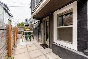 Unclassified image, 3 of 24, button