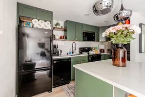 Private kitchen - Sustainable Style in the Heart of West Seattle (Seattle)