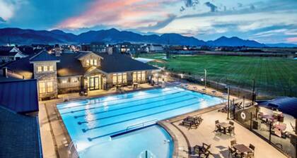 Cozy Mountain View Getaway!