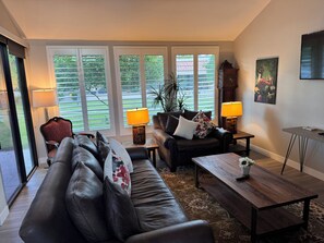 Living area - Charming & Cozy 2+2 House in Cathedral City/ Palm Springs (Cathedral City)