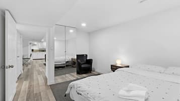 2 bedrooms, desk, WiFi, bed sheets