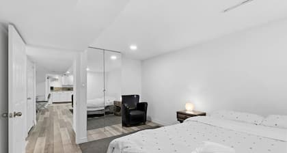 Charming Retreat | Quiet, Cozy & Convenient