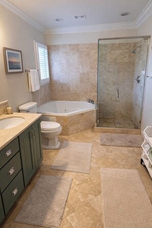Hair dryer, towels, soap, toilet paper - Upscale 5BR House in Morningside – Perfect for World Cup Groups (Atlanta)