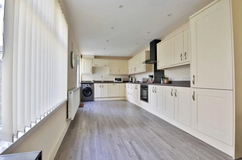 Chic Canton Retreat Close to Cardiff City Stadium