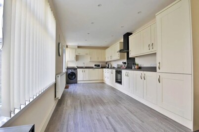 Chic Canton Retreat Close to Cardiff City Stadium