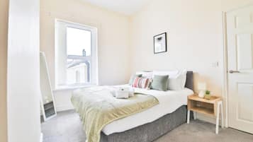 3 bedrooms, iron/ironing board, WiFi, bed sheets