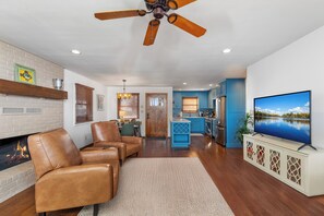 TV - Charming Waterfront Cabin on Monkey Island at Grand Lake. Pet Friendly! (Afton)